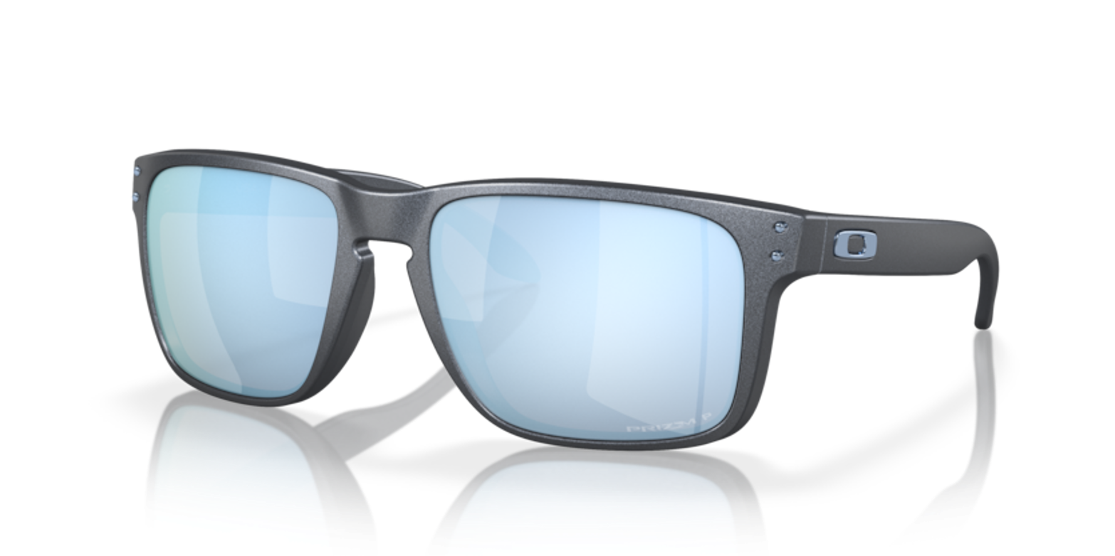 207_OAKLEYPIC1.png