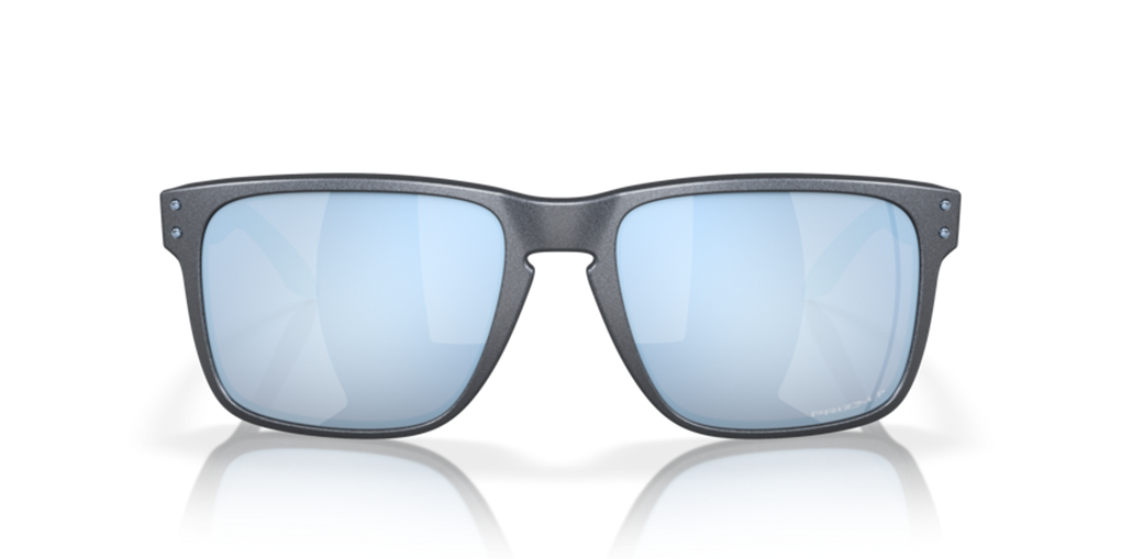 207_OAKLEYPIC2.png